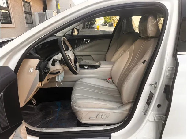 Car image 13