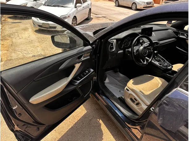 Car image 11