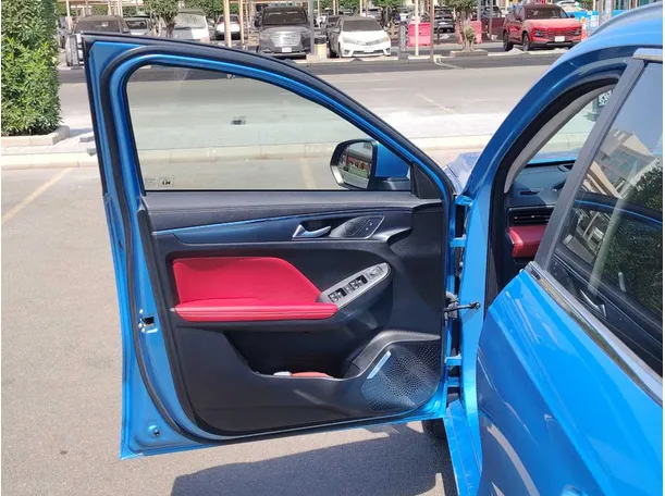 Car image 11
