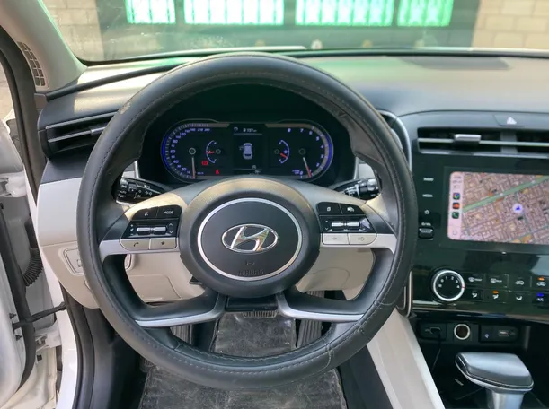 Car image 18