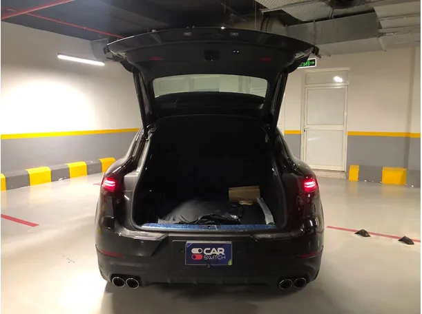 Car image 19