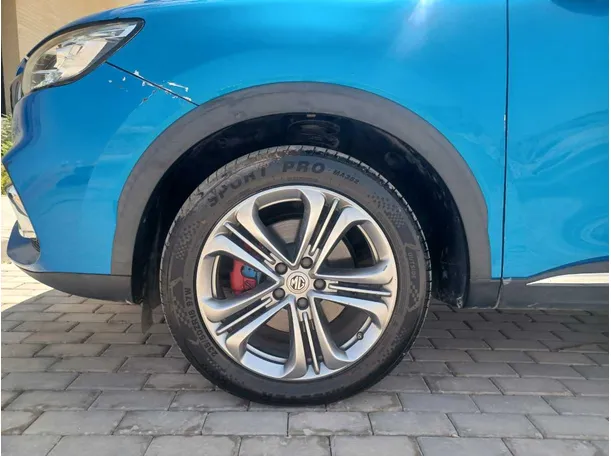 Car image 9