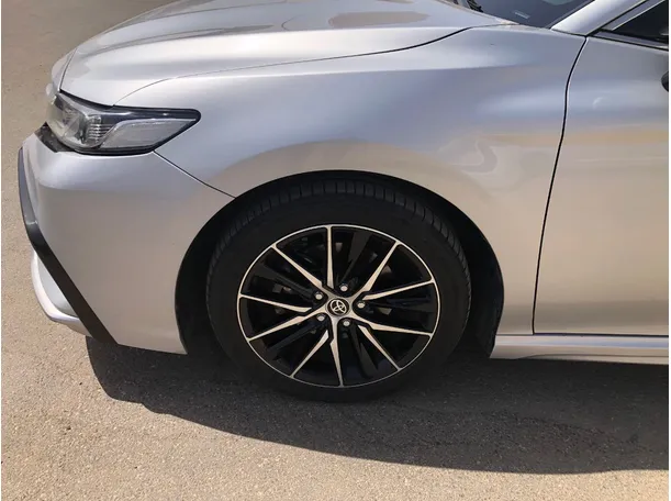 Car image 9