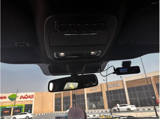 Car image 24