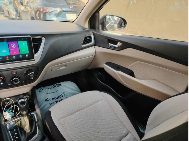 Car image 23