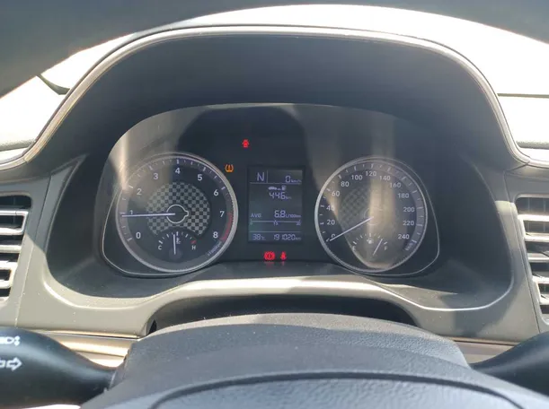 Car image 18