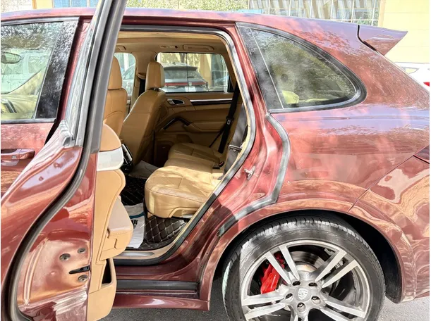 Car image 15