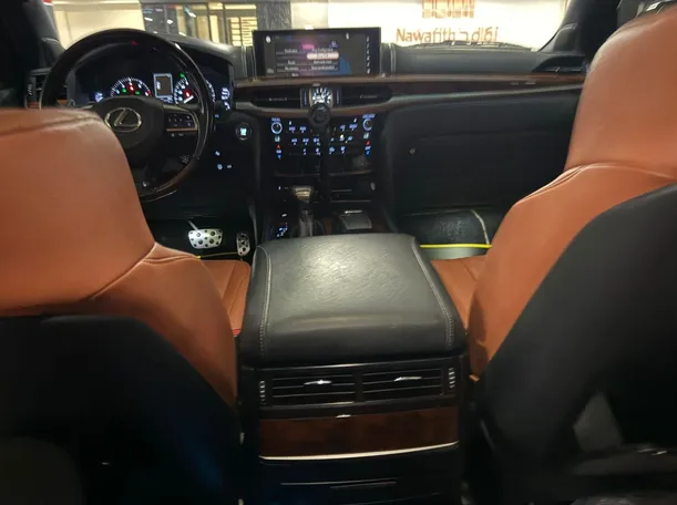 Car image 19