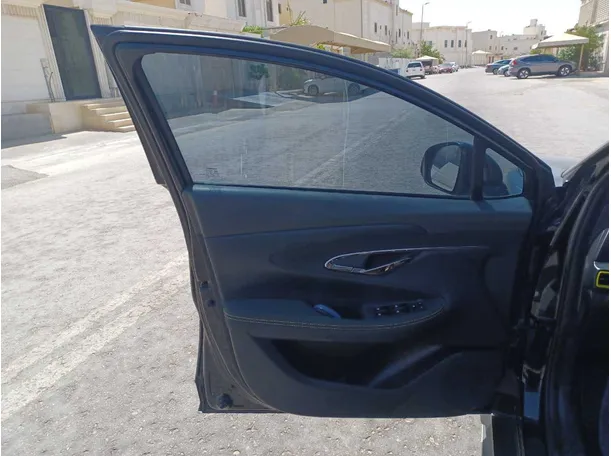 Car image 10