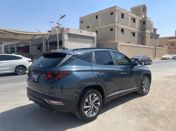 Car image 5