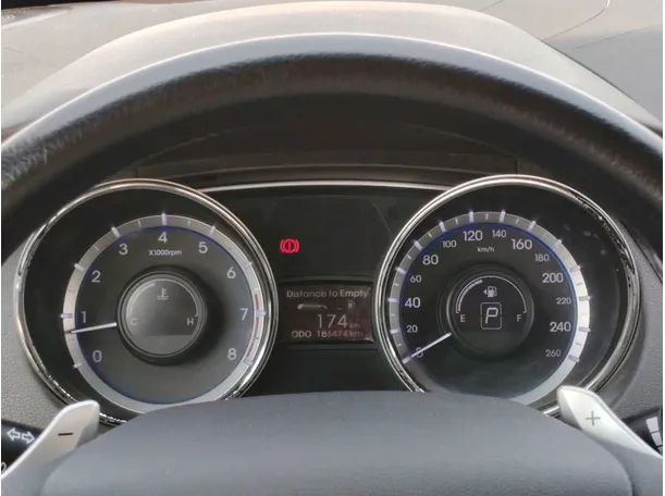 Car image 26