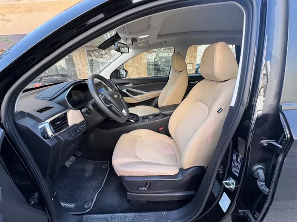 Car image 11