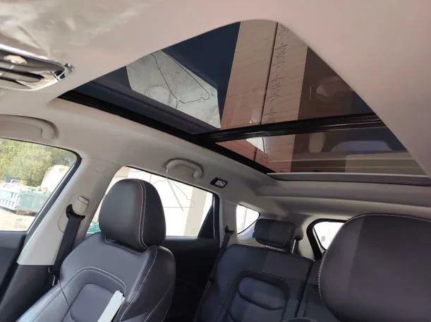 Car image 15