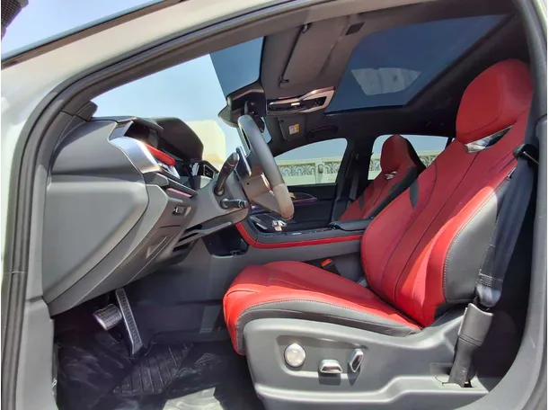 Car image 12