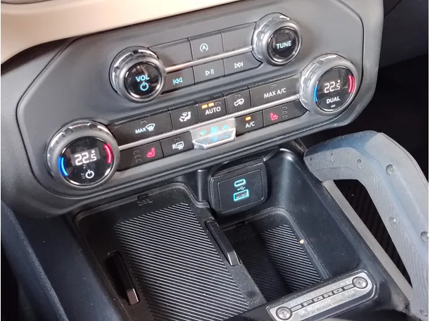 Car image 23