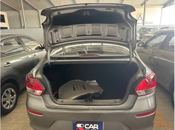 Car image 17