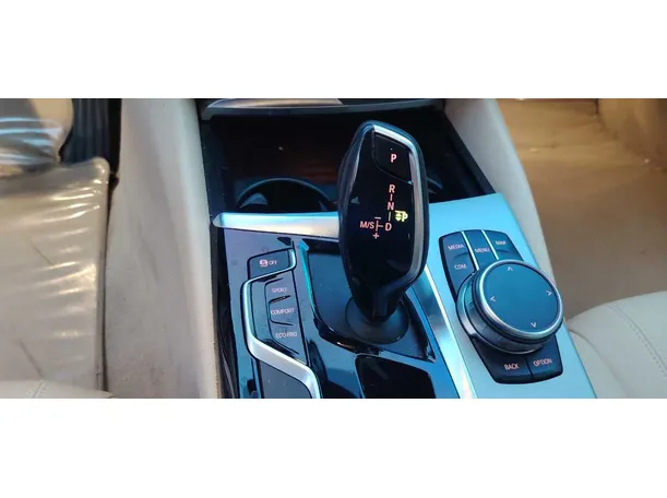 Car image 17