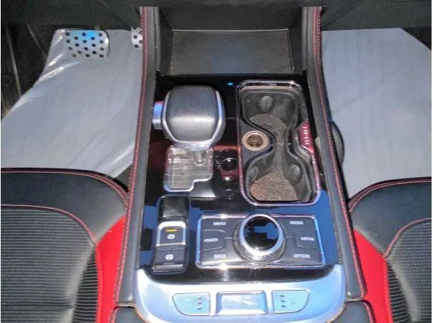 Car image 14