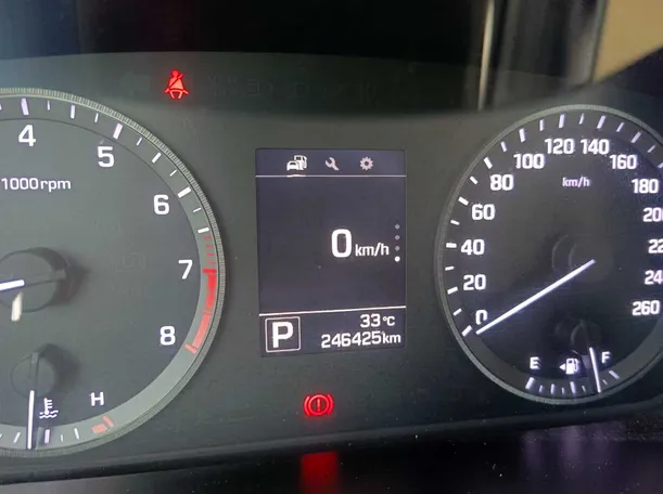 Car image 26