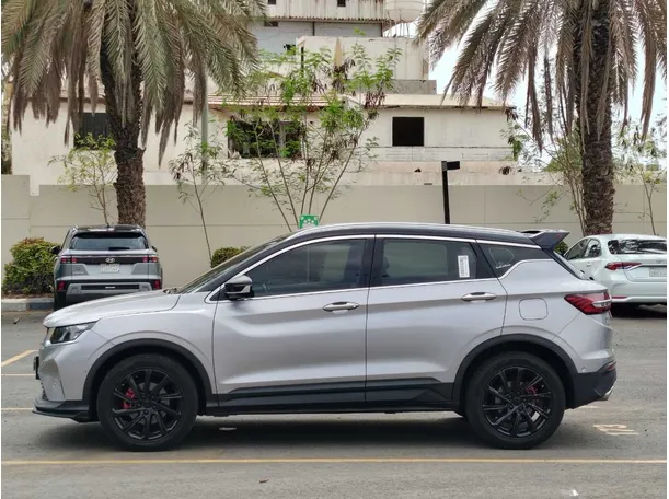 Car image 8