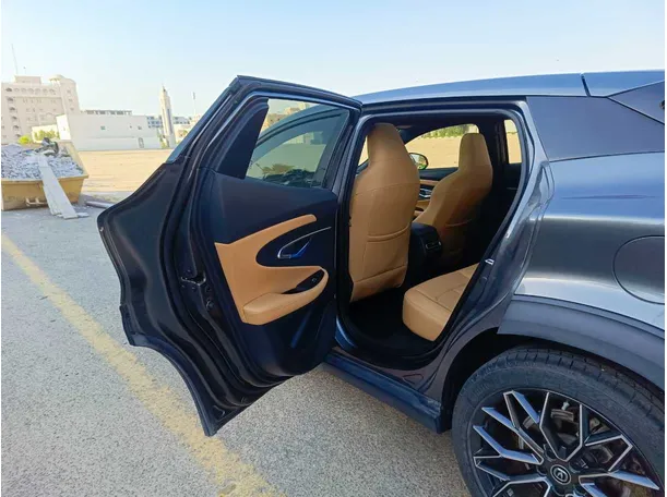 Car image 17