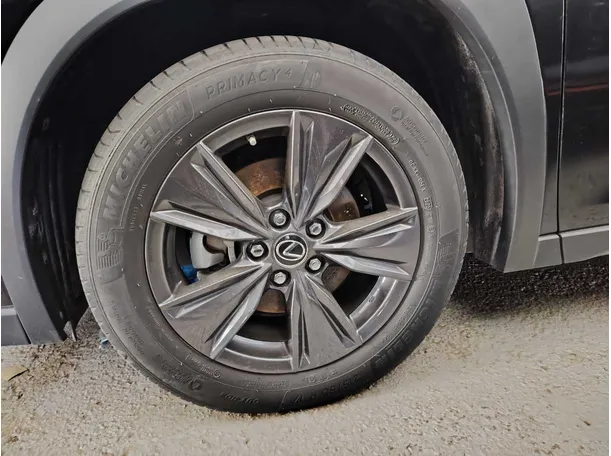 Car image 10