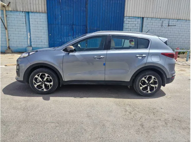 Car image 8