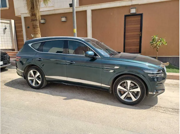 Car image 4
