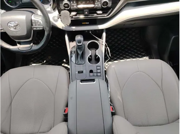 Car image 20