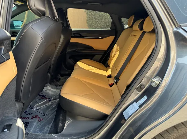 Car image 14