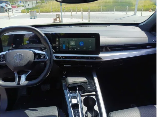 Car image 17