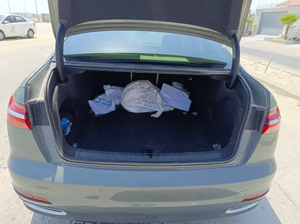 Car image 28