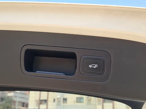 Car image 35