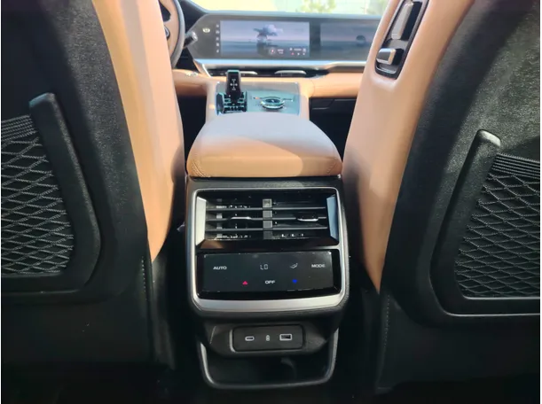 Car image 26