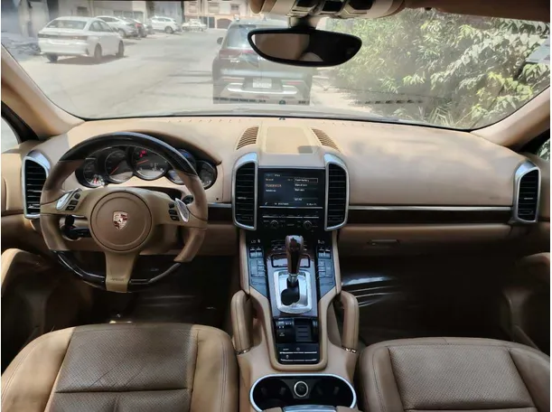 Car image 24