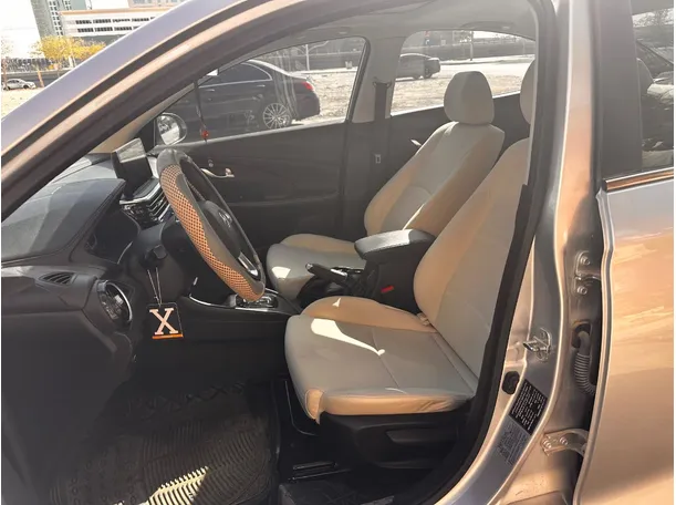 Car image 12