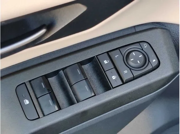 Car image 32