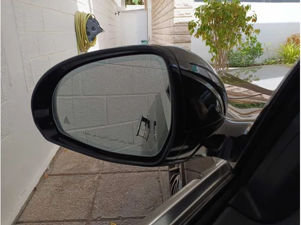 Car image 25