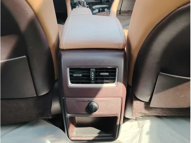 Car image 32