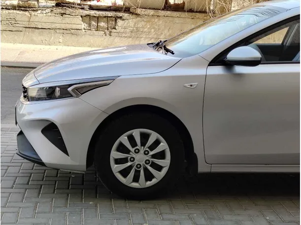 Car image 10