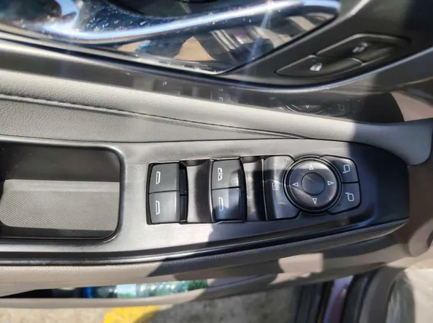 Car image 36