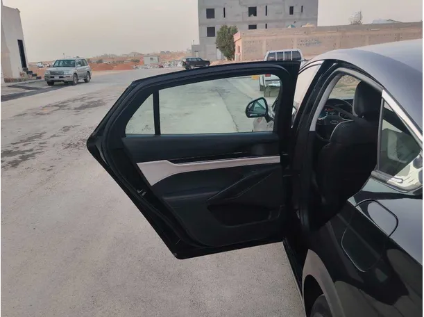 Car image 16