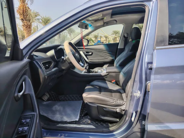 Car image 13