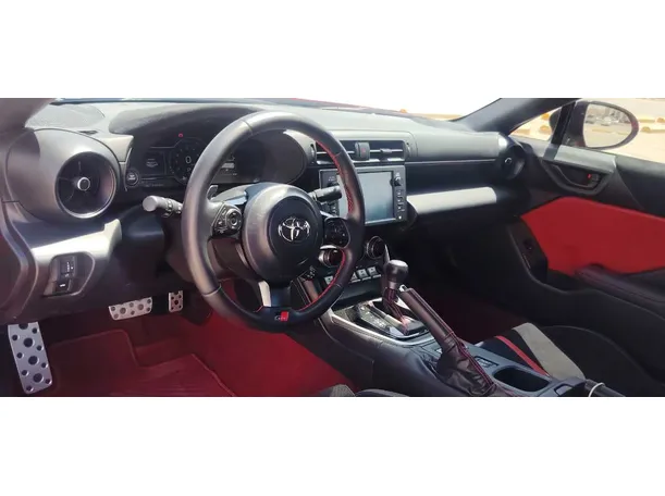 Car image 12