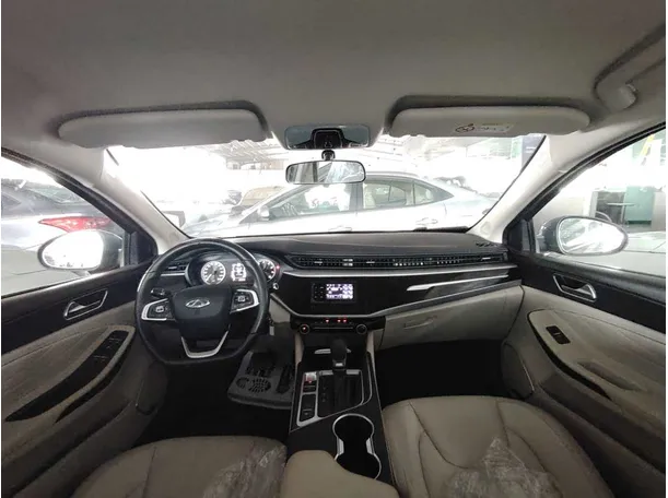 Car image 18
