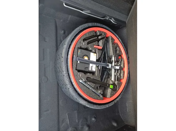 Car image 20