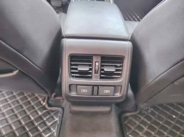 Car image 33