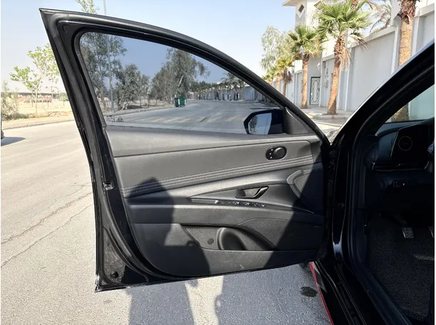 Car image 10