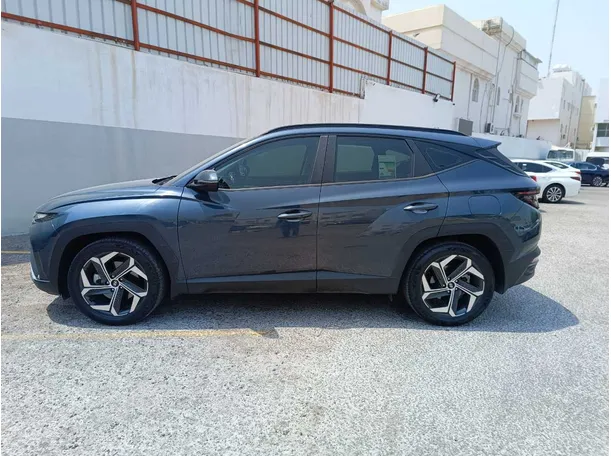 Car image 8