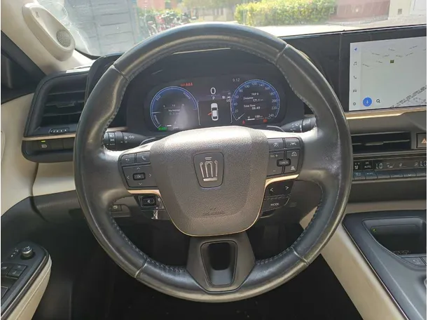 Car image 14